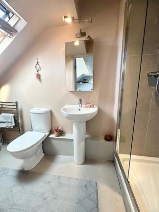 2 bed Flat to rent Image 9