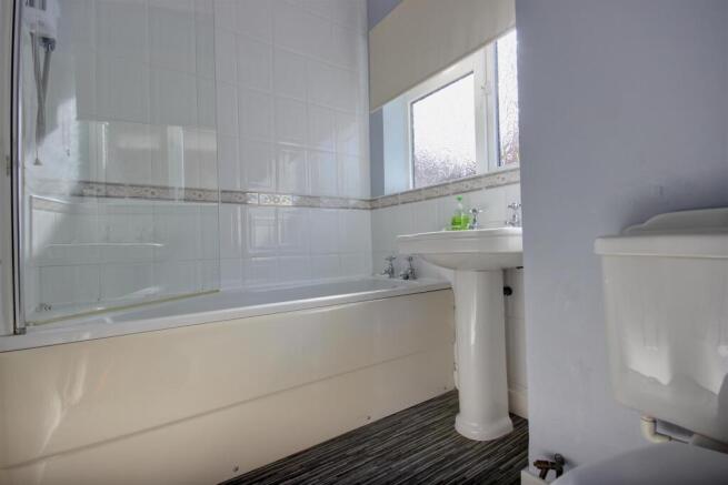2 bed Semi-Detached Bungalow for sale Image 10