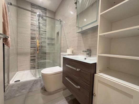2 bed Terraced to rent Image 11