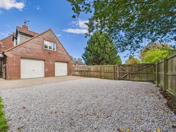4 bed Detached for sale Image 8