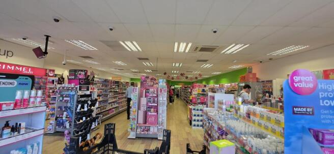 15 & 15a Station Road, Ashford, Surrey, TW15 photo 4