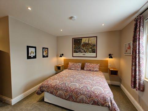 6 bed Detached for sale Image 7