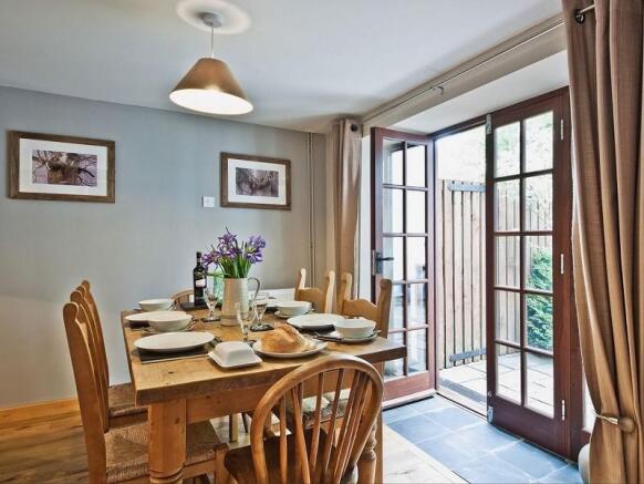 Lounge/Dining Room