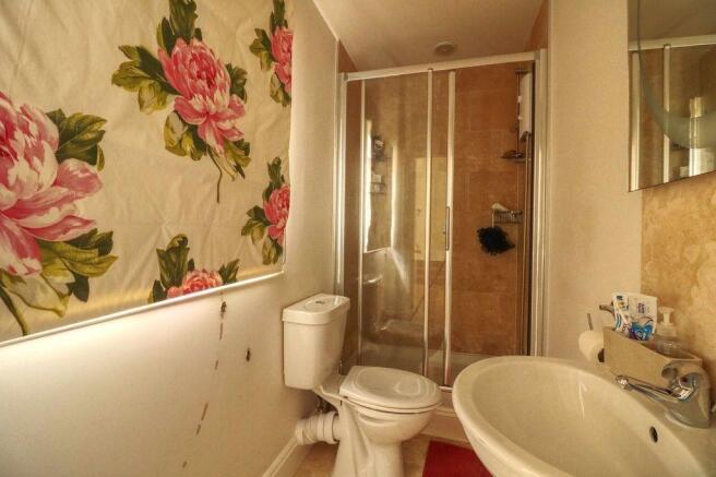 Ensuite to Bed 1