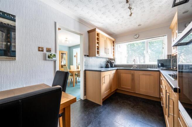 5 bed Detached for sale Image 10