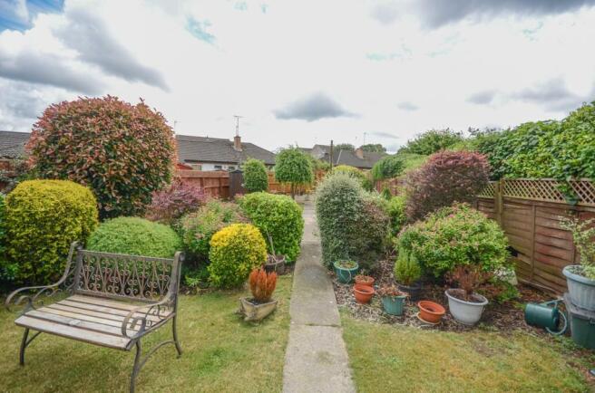 Rear garden pic 2.jpg