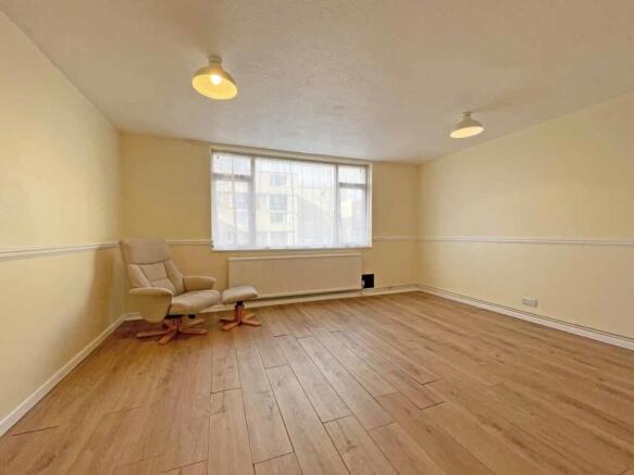 Dieppe Close 12 Lounge 2.jpg