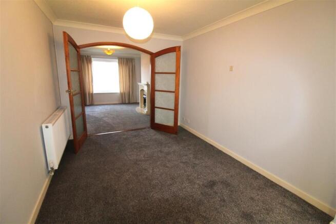 3 bed Semi-Detached to rent Image 6