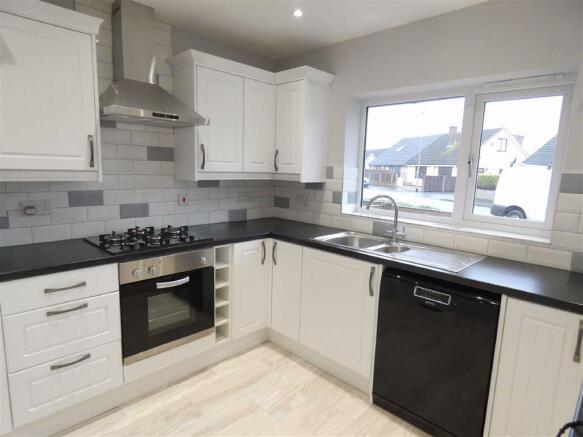 FITTED KITCHEN