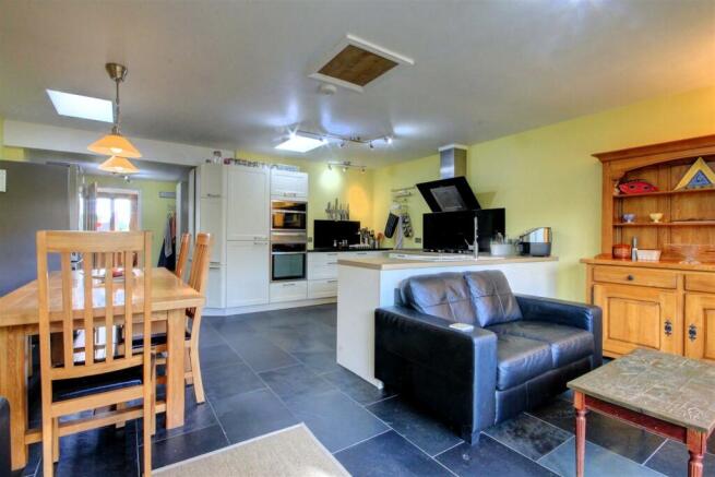 kITCHEN FAMILY ROOM
