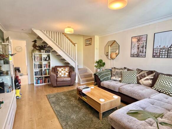 LOUNGE/DINING ROOM