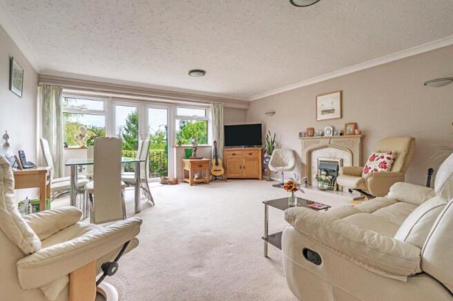 Sitting/dining room