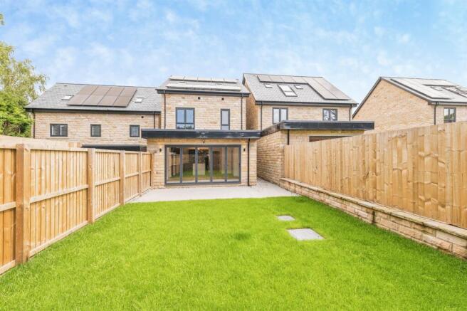 4 bed Detached for sale Image 4