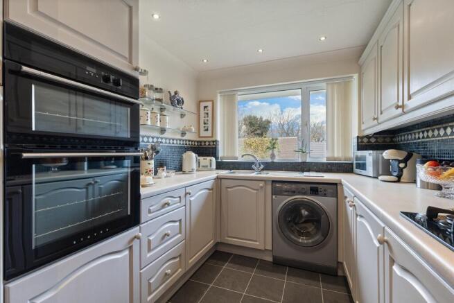 Bramleys Estate Agents - Poplar Avenue - Thongsbri