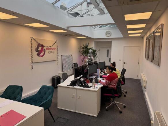 72a Queens Road, IG9, Int 1.jpg