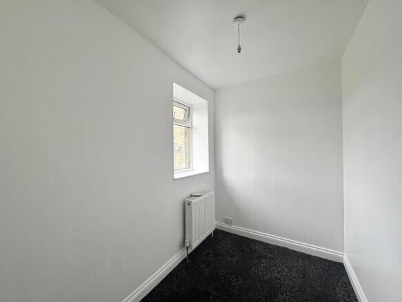 2 bed Terraced to rent Image 7
