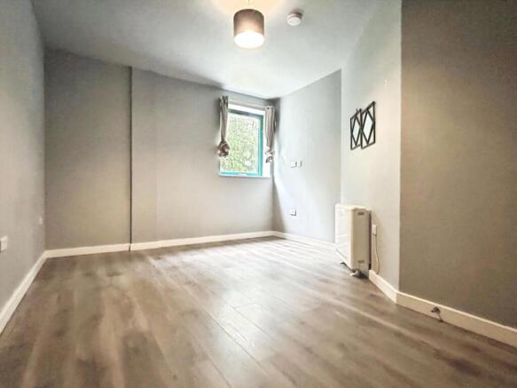 1 bed Flat to rent Image 4