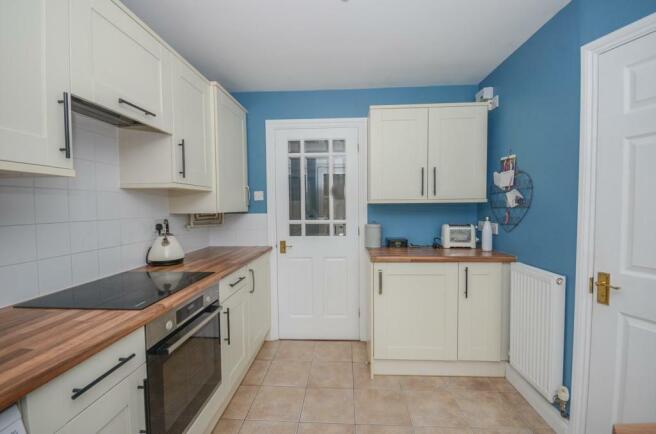 Kitchen pic 2.jpg
