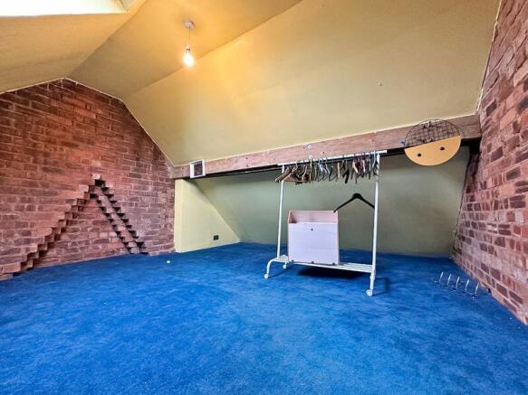 LOFT ROOM