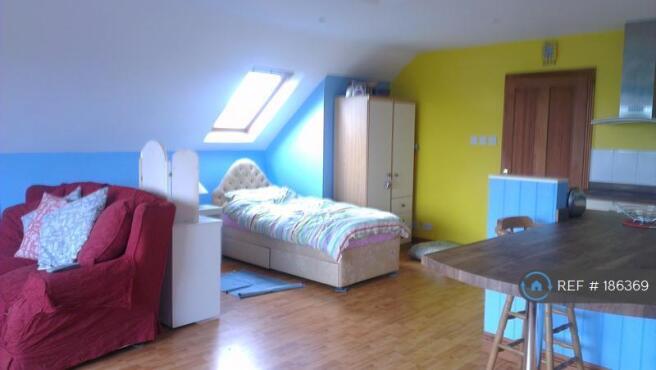 Single Bed Arrangement