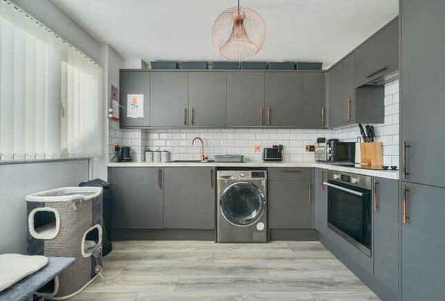 1407639-12-698358...