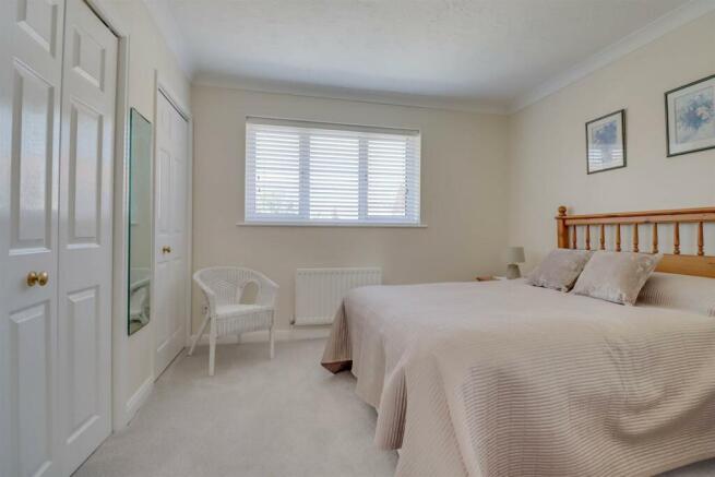 17 ERVINE PLACE INSIDE-10.jpg