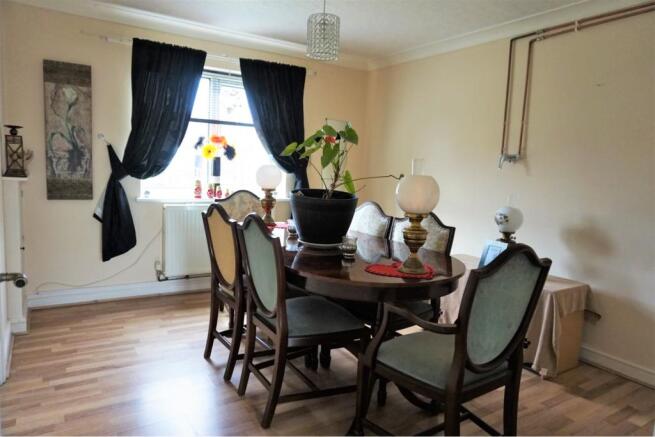 Dining Room/Bed 5
