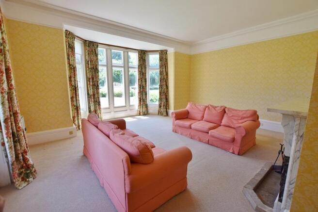 Flat 1, Eastleach - Sitting Room 2.jpg