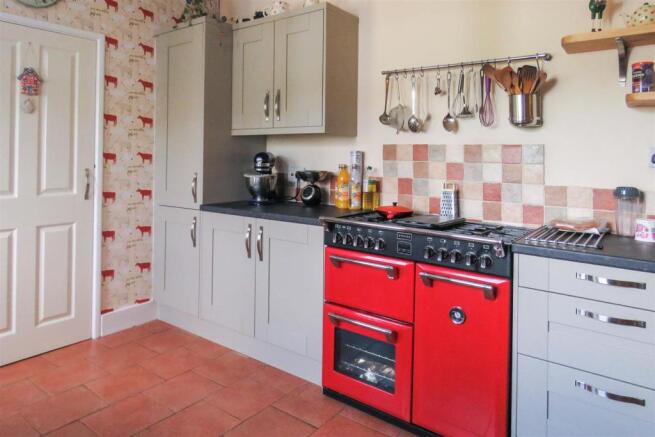 Kitchen 2.JPG