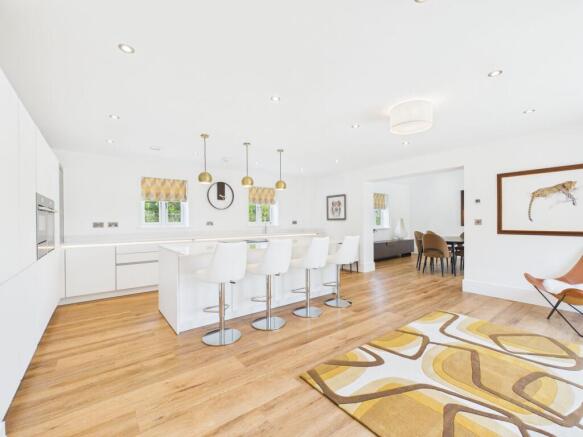 4 bed Detached for sale Image 2