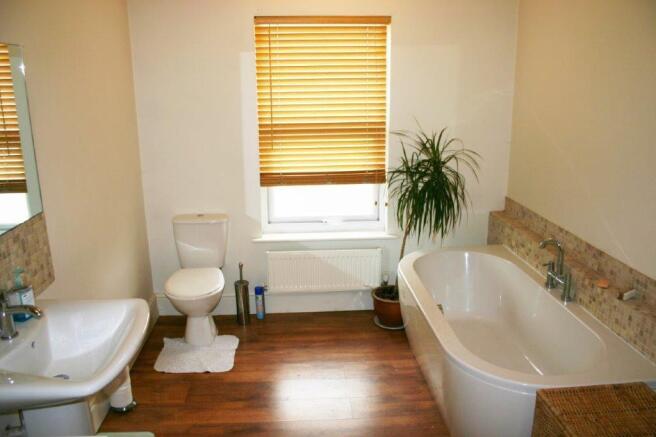 LARGE BATHROOM