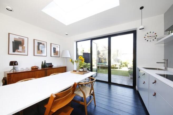 KITCHEN/DINING