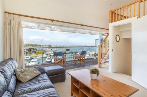 TOWNHOUSE WITH WATERSIDE VIEWS - Embankment Road, Bembridge, St. Helens