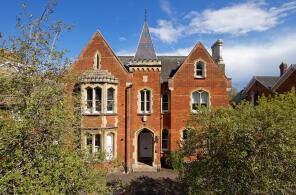 Flat 4, 4 Underwood House, Rothsay Gardens, Bedford MK40 3QB