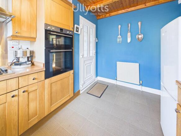 2 bed Detached Bungalow for sale Image 6