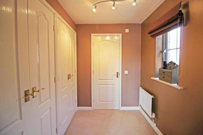MASTER DRESSING ROOM