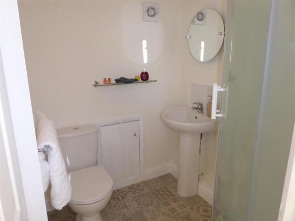 EN SUITE SHOWER ROOM