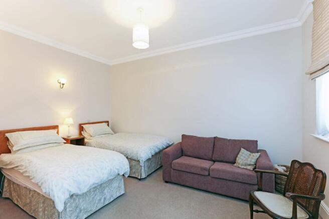 4 bed Semi-Detached for sale Image 8