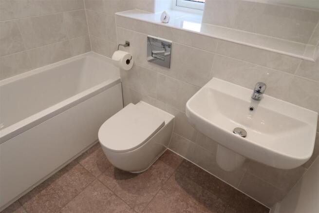 3 bed Semi-Detached to rent Image 7