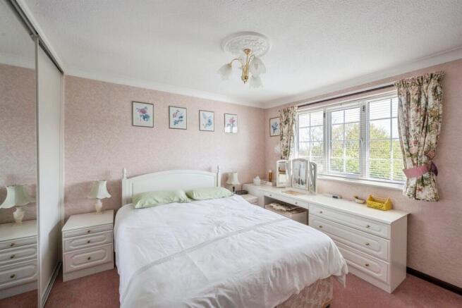 4 bed Detached for sale Image 10