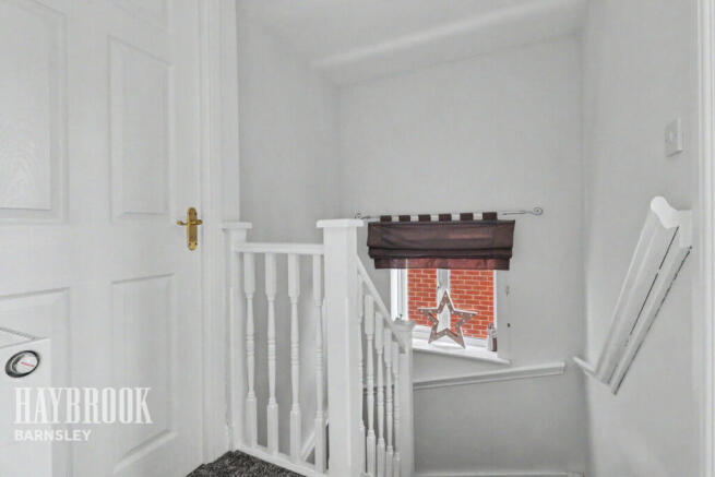 4 bed Detached for sale Image 12
