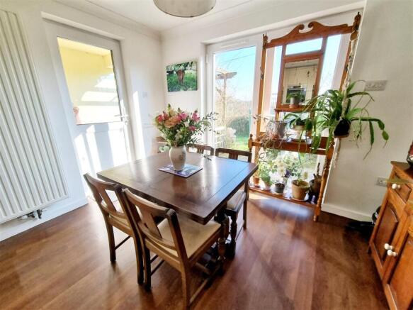 Dining area.jpg
