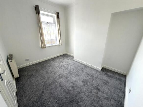 2 bed Terraced to rent Image 7