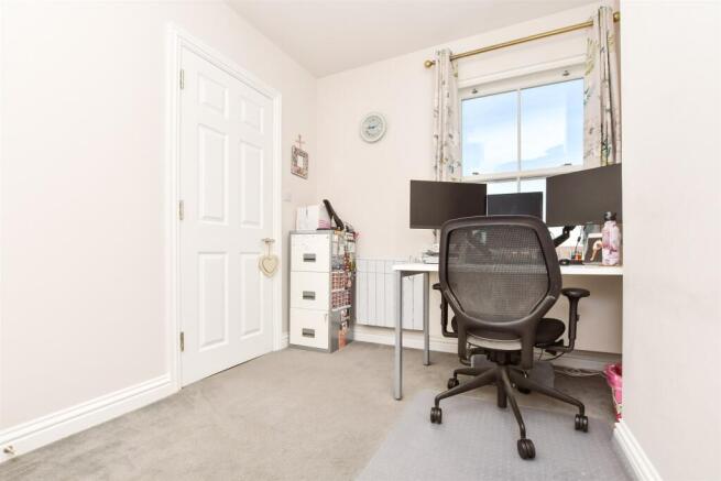 Bedroom 2/Home Office