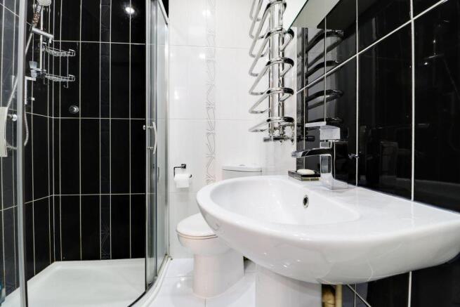 Ensuite to Bed 2