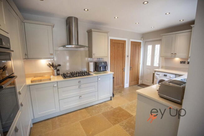 3 bed Semi-Detached for sale Image 6