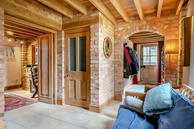 8592365-interior36.jpg
