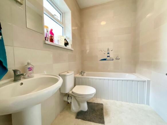 6 bed Semi-Detached for sale Image 8