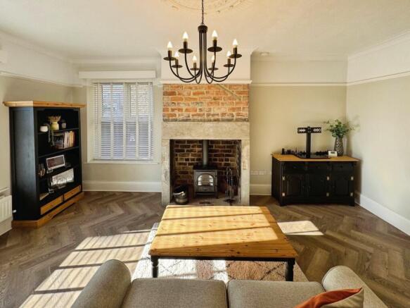 2 bed Semi-Detached to rent Image 4