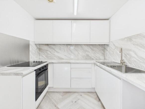 2 bed Apartment to rent Image 5